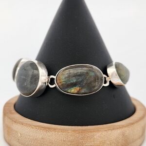 Elegant Silver Labradorite Bracelet